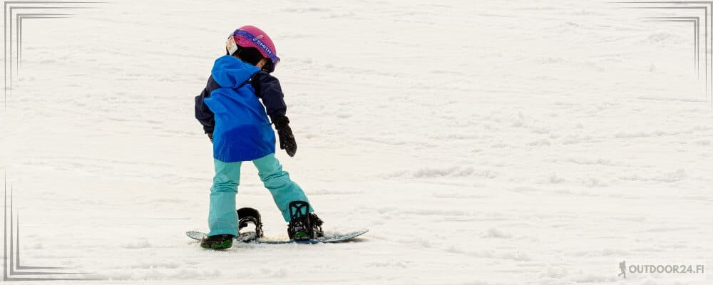 lapsi lumilautailee